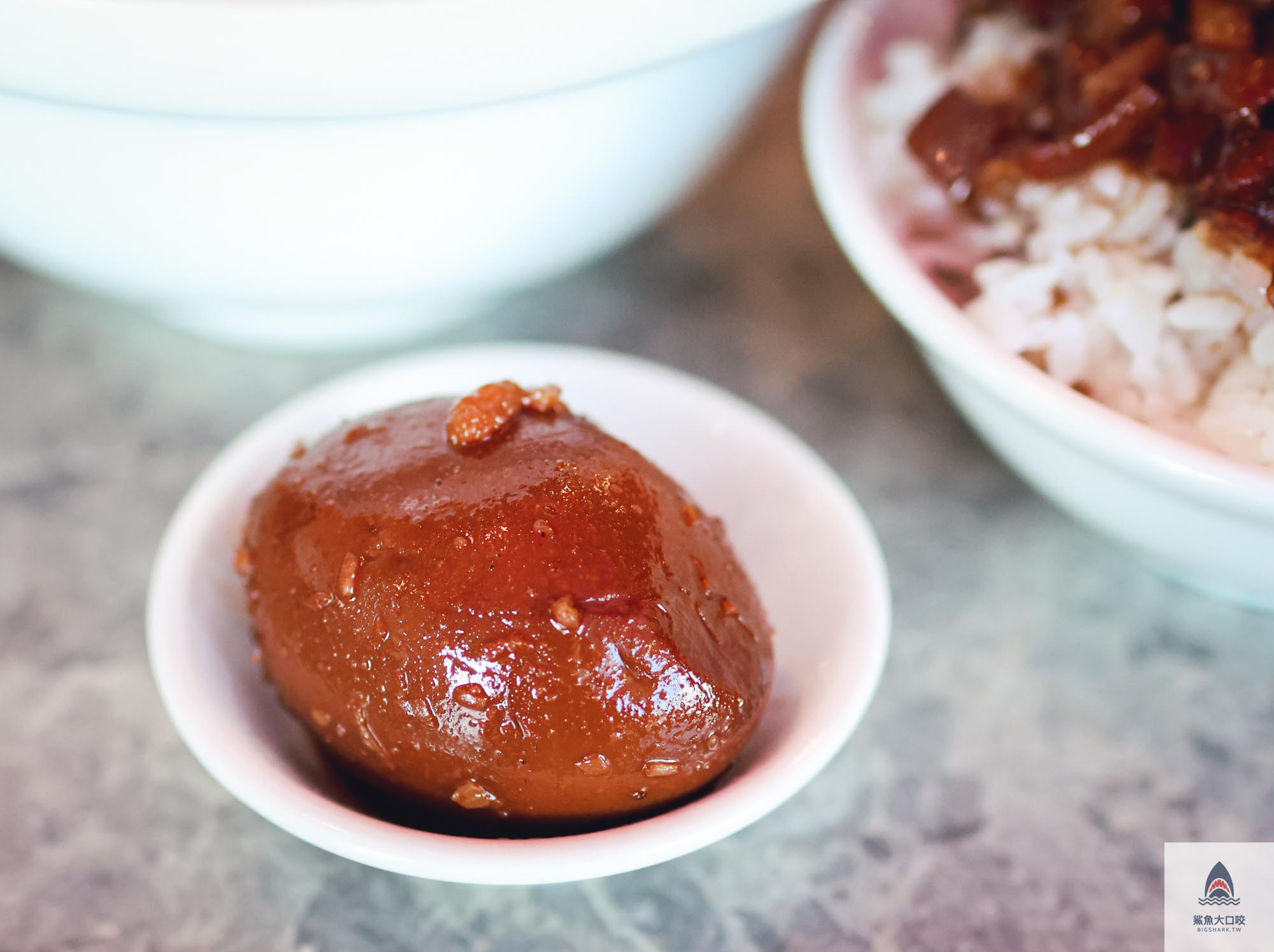 宜蘭蒜味肉羹,厝秘功夫菜手路湯,台中肉羹麵,台中逢甲夜市,輕煙蒜味肉羹,台中滷肉飯,台中中央公園美食,台中小吃推薦,台中美食景點,台中麵店,台中西屯美食,輕煙蒜味肉羹菜單,輕煙蒜味肉羹外帶,逢甲夜市美食 @鯊魚大口咬