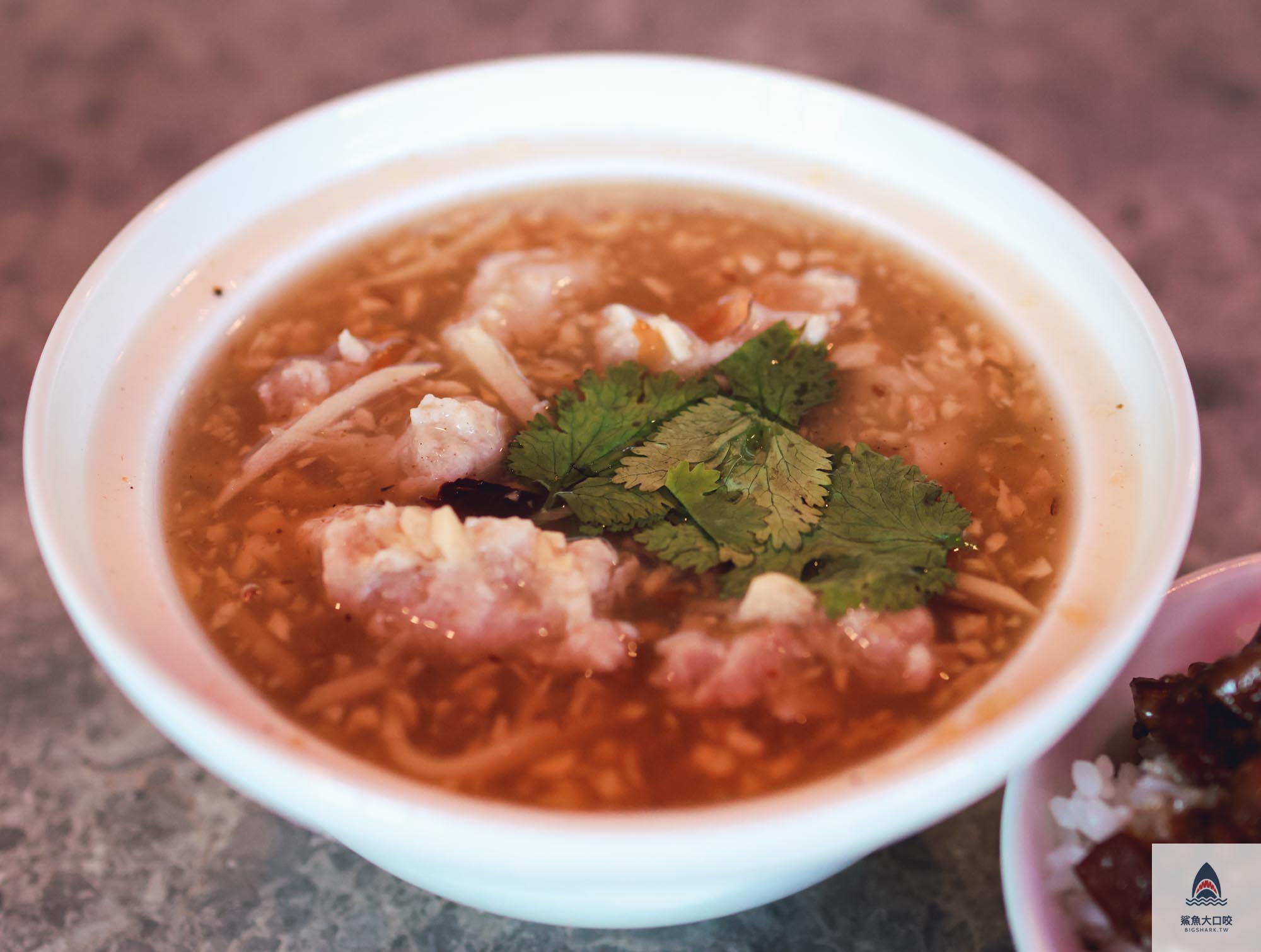 輕煙蒜味肉羹,台中滷肉飯,台中中央公園美食,台中小吃推薦,台中美食景點,台中麵店,台中西屯美食,輕煙蒜味肉羹菜單,輕煙蒜味肉羹外帶,逢甲夜市美食,宜蘭蒜味肉羹,厝秘功夫菜手路湯,台中肉羹麵,台中逢甲夜市 @鯊魚大口咬