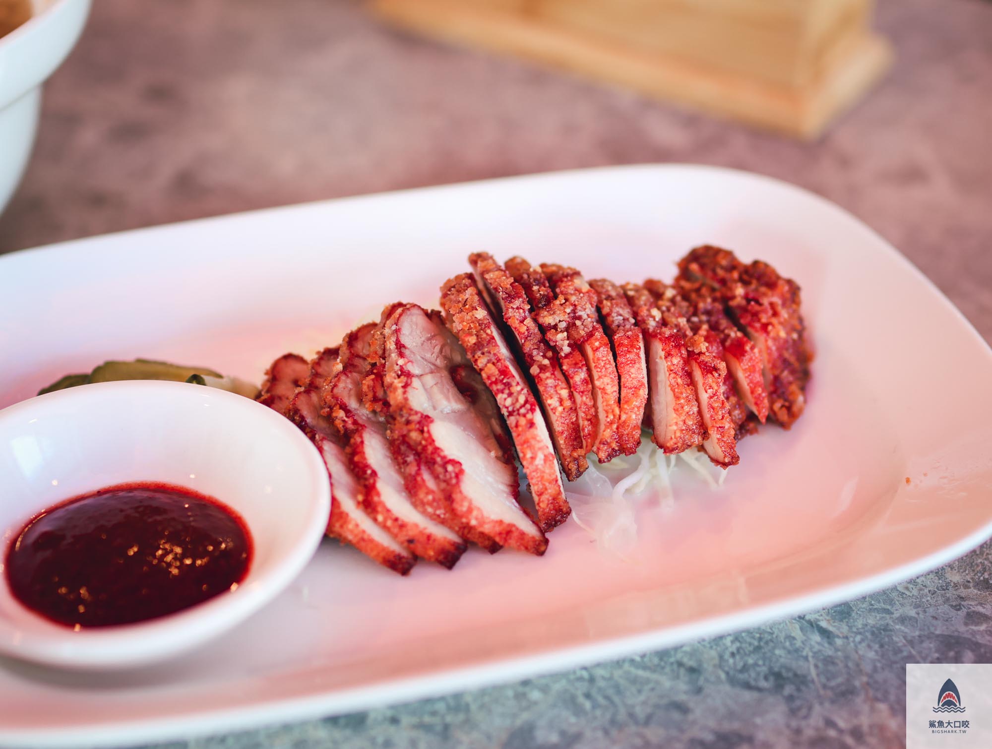 宜蘭蒜味肉羹,厝秘功夫菜手路湯,台中肉羹麵,台中逢甲夜市,輕煙蒜味肉羹,台中滷肉飯,台中中央公園美食,台中小吃推薦,台中美食景點,台中麵店,台中西屯美食,輕煙蒜味肉羹菜單,輕煙蒜味肉羹外帶,逢甲夜市美食 @鯊魚大口咬