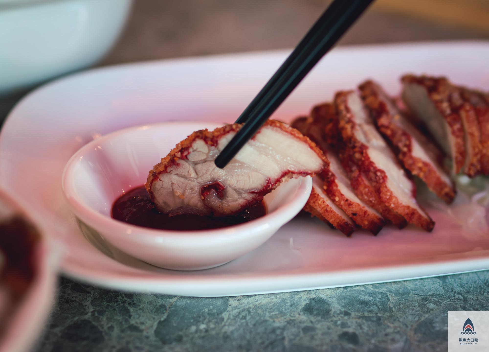 輕煙蒜味肉羹,台中滷肉飯,台中中央公園美食,台中小吃推薦,台中美食景點,台中麵店,台中西屯美食,輕煙蒜味肉羹菜單,輕煙蒜味肉羹外帶,逢甲夜市美食,宜蘭蒜味肉羹,厝秘功夫菜手路湯,台中肉羹麵,台中逢甲夜市 @鯊魚大口咬