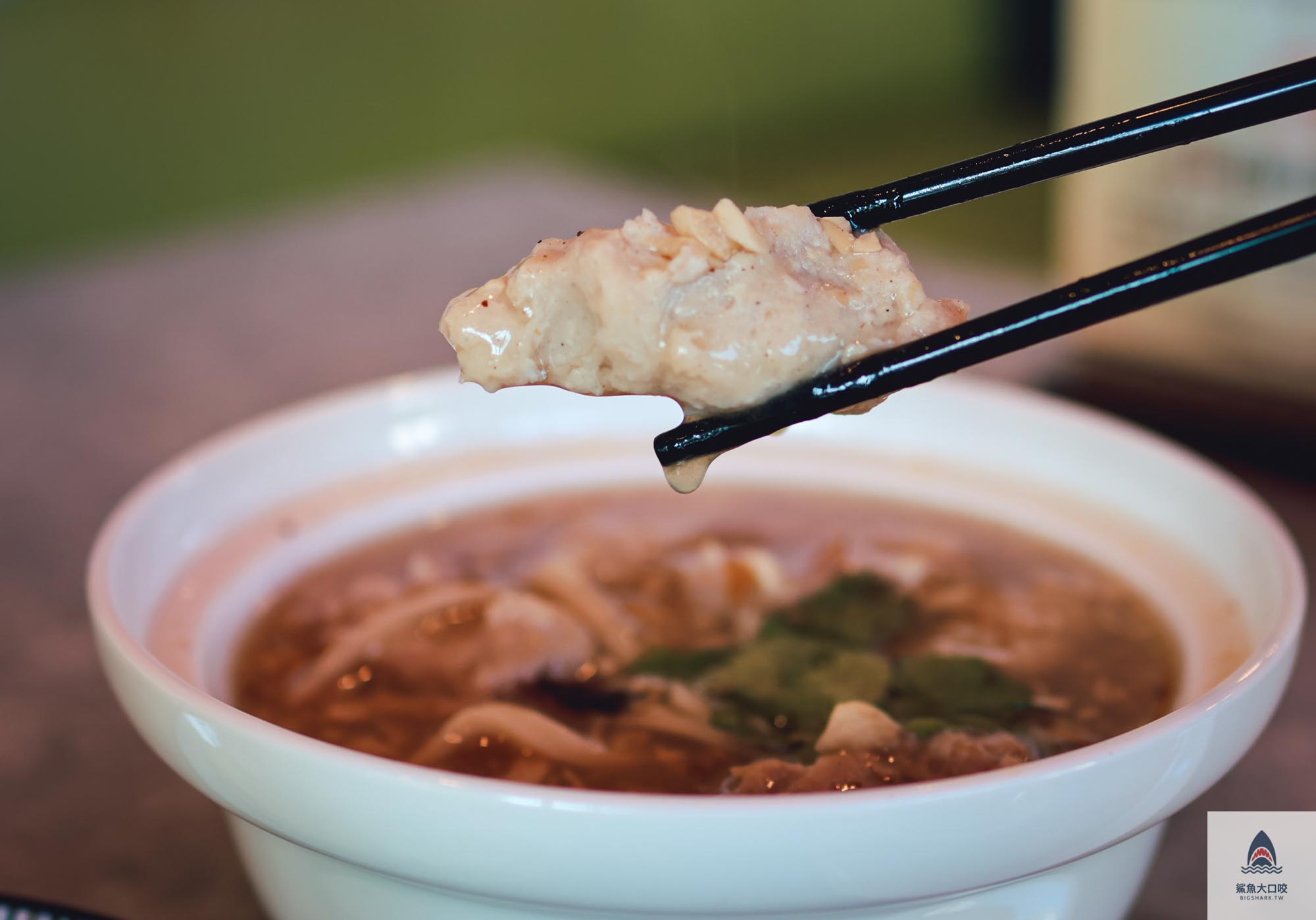 輕煙蒜味肉羹,台中滷肉飯,台中中央公園美食,台中小吃推薦,台中美食景點,台中麵店,台中西屯美食,輕煙蒜味肉羹菜單,輕煙蒜味肉羹外帶,逢甲夜市美食,宜蘭蒜味肉羹,厝秘功夫菜手路湯,台中肉羹麵,台中逢甲夜市 @鯊魚大口咬