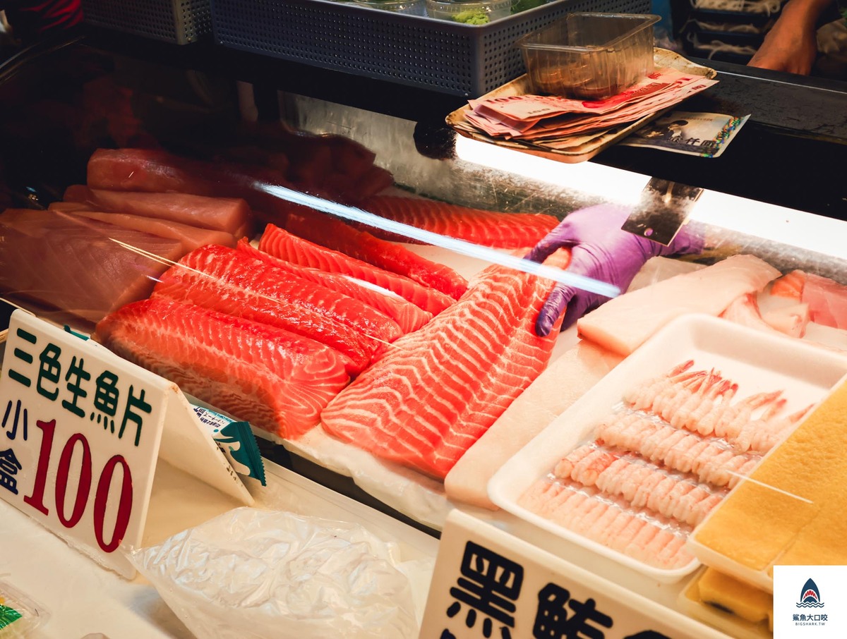 台中港生魚片推薦,梧棲漁港生魚片,梧棲漁港美食,台中港美食,台中港B028,丸紀生魚片,梧棲漁港生魚片推薦,台中生魚片推薦,500元大拼盤,台中港生魚片 @鯊魚大口咬