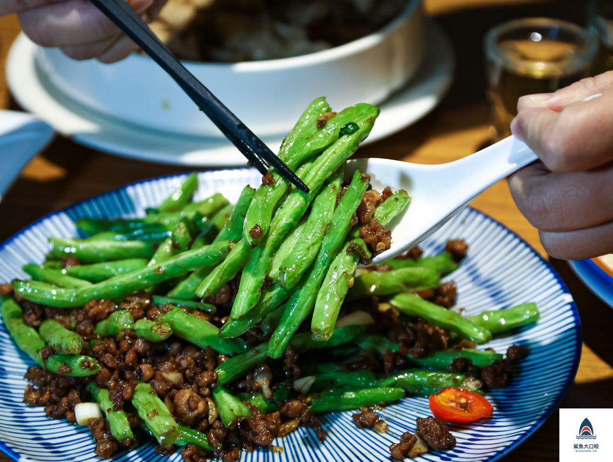 綠園道美食,國美館美食,柳川美食,台中家庭聚餐,台中好吃燒鵝,焱月燒鵝,焱月燒鵝菜單,台中焱月燒鵝,台中燒鵝推薦 @鯊魚大口咬