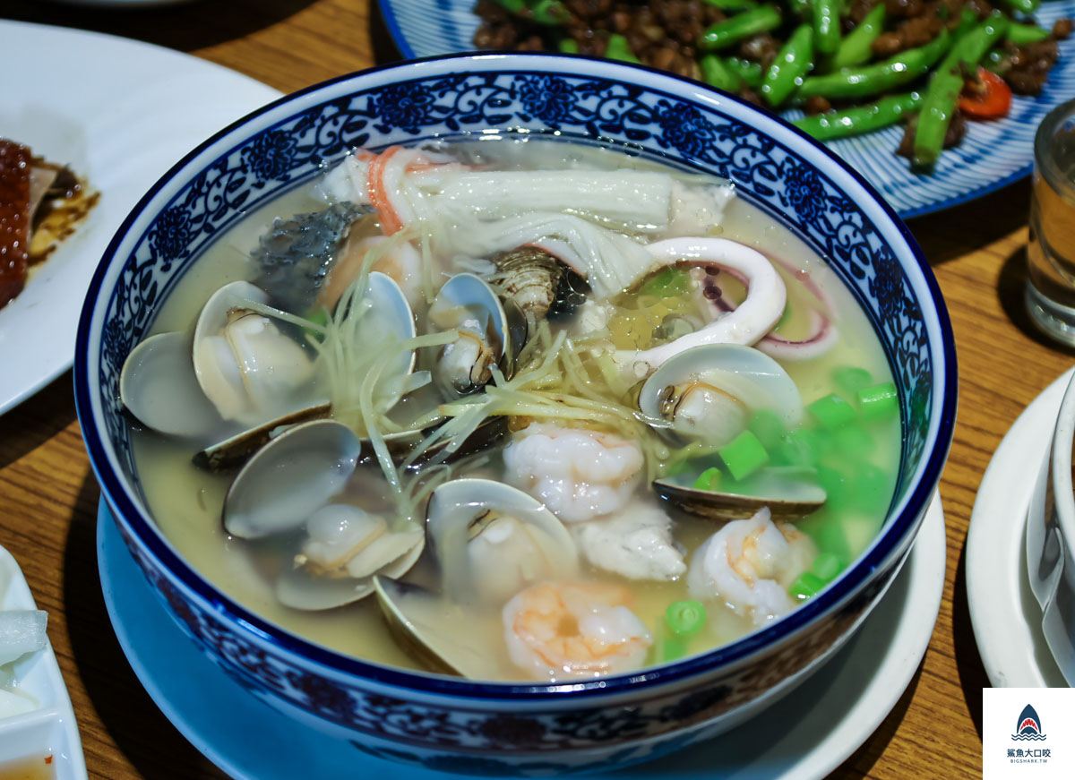 綠園道美食,國美館美食,柳川美食,台中家庭聚餐,台中好吃燒鵝,焱月燒鵝,焱月燒鵝菜單,台中焱月燒鵝,台中燒鵝推薦 @鯊魚大口咬