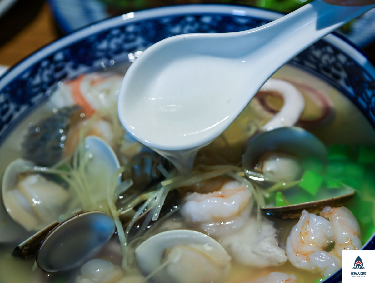 綠園道美食,國美館美食,柳川美食,台中家庭聚餐,台中好吃燒鵝,焱月燒鵝,焱月燒鵝菜單,台中焱月燒鵝,台中燒鵝推薦 @鯊魚大口咬