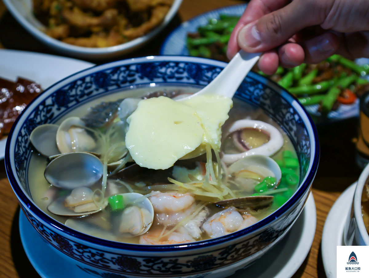 綠園道美食,國美館美食,柳川美食,台中家庭聚餐,台中好吃燒鵝,焱月燒鵝,焱月燒鵝菜單,台中焱月燒鵝,台中燒鵝推薦 @鯊魚大口咬