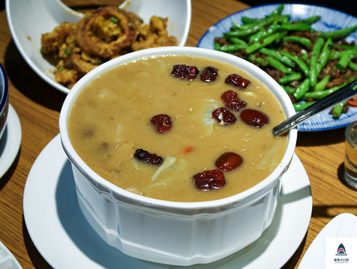 綠園道美食,國美館美食,柳川美食,台中家庭聚餐,台中好吃燒鵝,焱月燒鵝,焱月燒鵝菜單,台中焱月燒鵝,台中燒鵝推薦 @鯊魚大口咬