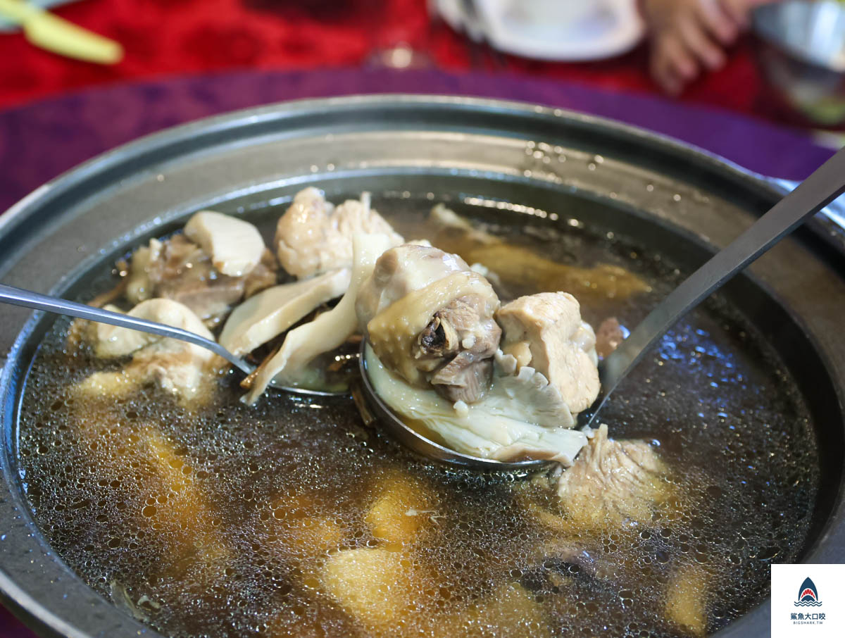 台中甕仔雞,水美土雞城,外埔美食推薦,台中烤雞推薦,台中美食,台中合菜推薦,台中窯烤雞 @鯊魚大口咬