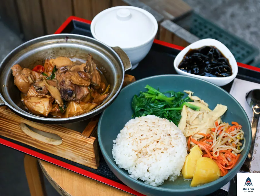 台中茶館,台中有春茶館,台中茶飲,台中泡沫紅茶,有春茶館大智店,有春茶館菜單,台中美食,台中下午茶 @鯊魚大口咬