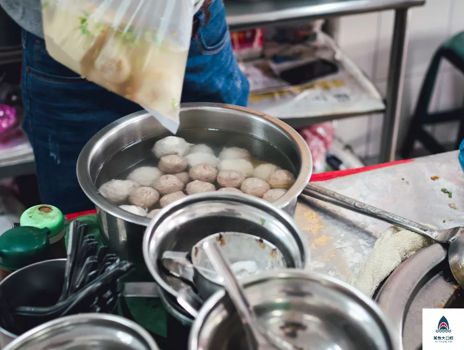 阿坤麵地址,台中中區美食,美食,台中中區,台中米其林必比登餐廳,2021台中米其林必比登,中區,2020台中米其林必比登,2020台中米其林必比登餐廳,阿坤麵,阿坤麵中區,阿坤麵米其林,阿坤麵光復國小,台中小吃美食,阿坤麵菜單 @鯊魚大口咬