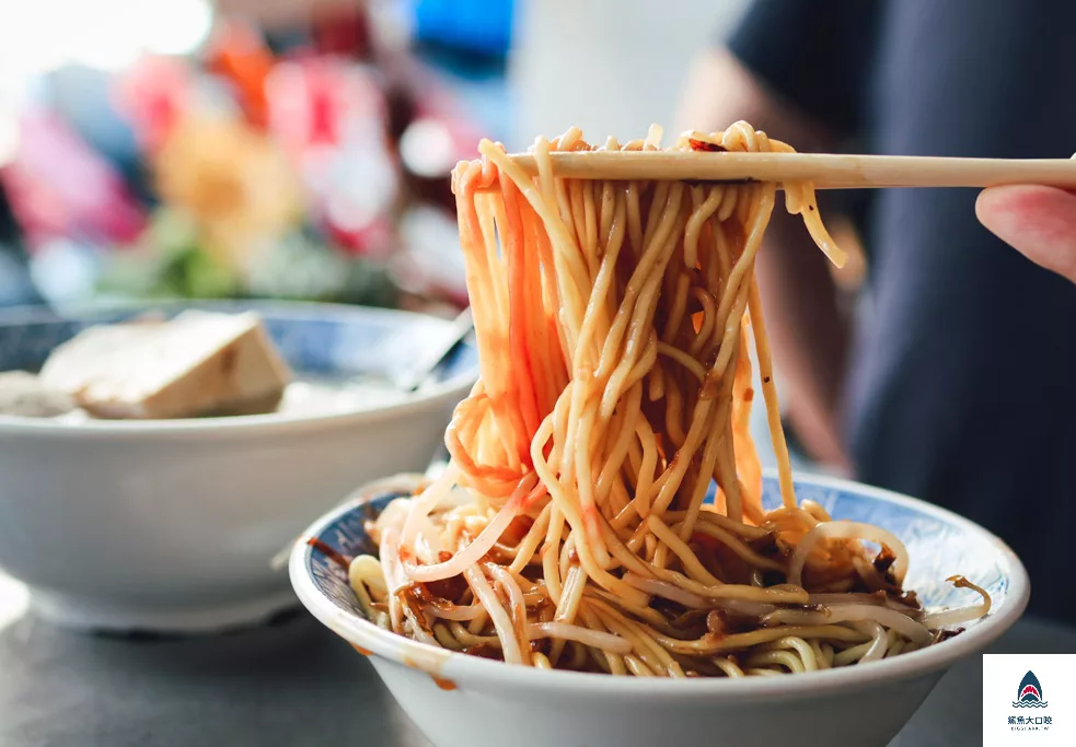 阿坤麵地址,台中中區美食,美食,台中中區,台中米其林必比登餐廳,2021台中米其林必比登,中區,2020台中米其林必比登,2020台中米其林必比登餐廳,阿坤麵,阿坤麵中區,阿坤麵米其林,阿坤麵光復國小,台中小吃美食,阿坤麵菜單 @鯊魚大口咬