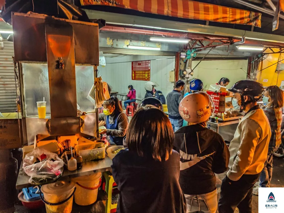 臭豆腐,大雅推薦美食,大雅學府路美食,大雅 臭豆腐,台中大雅學府路美食,大雅 學府路 美食,大雅美食小吃,大雅臭豆腐 推薦,學府市場美食,學府路臭豆腐 @鯊魚大口咬