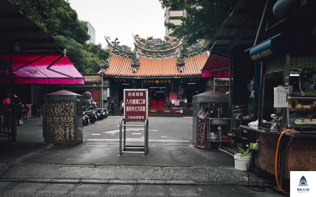 白鐘元推薦 捷運大橋頭站美食,賴記雞卷,台北市必吃小吃,大稻埕慈聖宮小吃,台灣小吃,大橋頭站美食,大稻埕美食,慈聖宮美食,新蘆線美食 @鯊魚大口咬