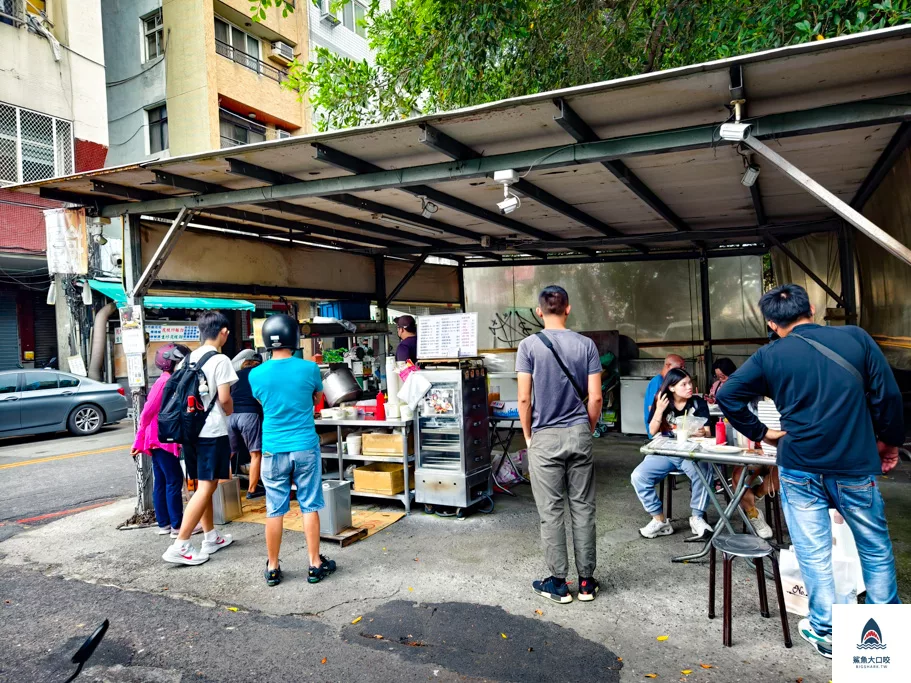 台中蛋餅早餐,台中古早味蛋餅,台中粉漿蛋餅,一心古早味蛋餅,一心古早味蛋餅菜單,一心蛋餅,一心蛋餅菜單,台中一心蛋餅 @鯊魚大口咬