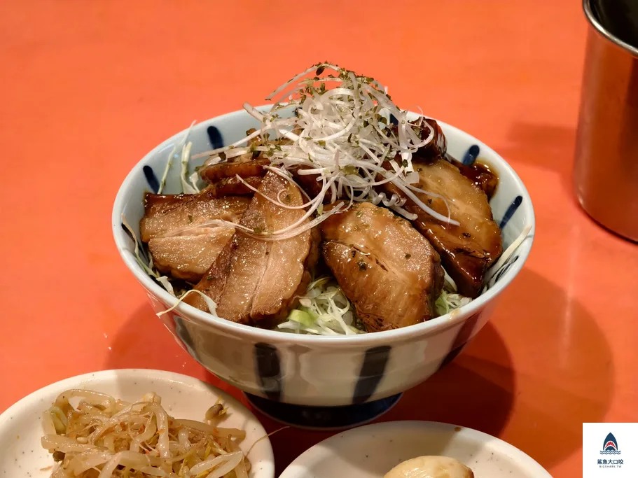 沖繩拉麵推薦,通堂拉麵菜單,男人麵女人麵,小祿站美食,沖繩必吃,沖繩美食,沖繩通堂拉麵 @鯊魚大口咬