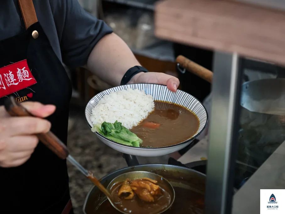 台中皮蛋麵,皮蛋料理,昌平路美食,劉漣麵,劉漣麵菜單,台中美食,劉漣麵皮蛋麵,台中劉漣麵,台中北屯美食,北平路美食 @鯊魚大口咬