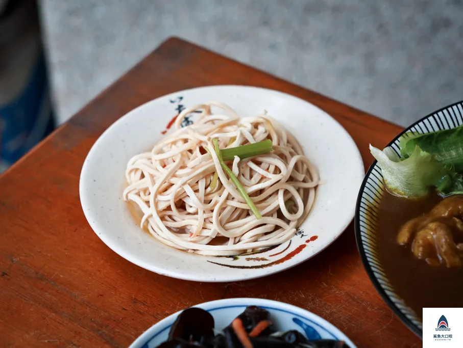 台中皮蛋麵,皮蛋料理,昌平路美食,劉漣麵,劉漣麵菜單,台中美食,劉漣麵皮蛋麵,台中劉漣麵,台中北屯美食,北平路美食 @鯊魚大口咬