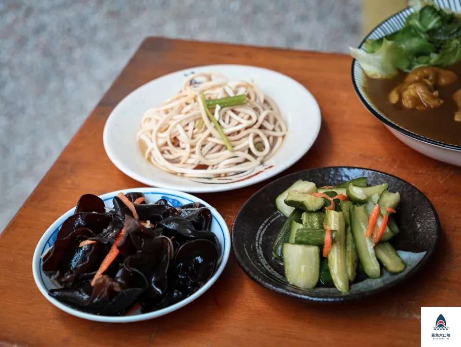 台中皮蛋麵,皮蛋料理,昌平路美食,劉漣麵,劉漣麵菜單,台中美食,劉漣麵皮蛋麵,台中劉漣麵,台中北屯美食,北平路美食 @鯊魚大口咬