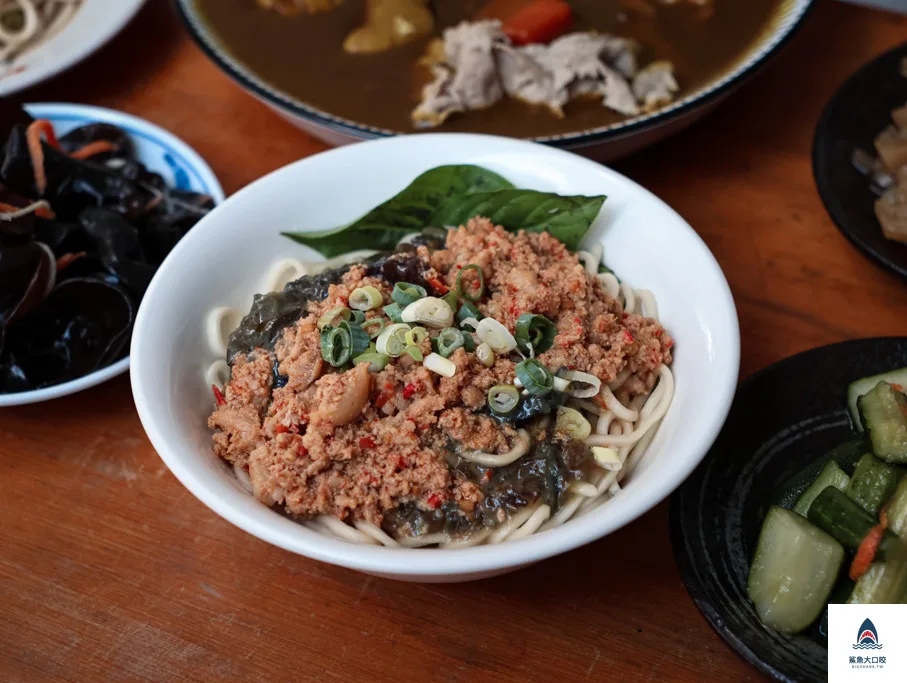 劉漣麵菜單,台中美食,劉漣麵皮蛋麵,台中劉漣麵,台中北屯美食,北平路美食,台中皮蛋麵,皮蛋料理,昌平路美食,劉漣麵 @鯊魚大口咬