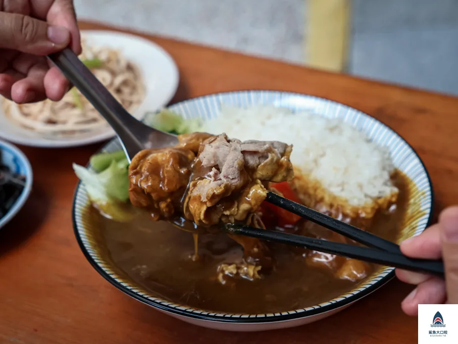 台中皮蛋麵,皮蛋料理,昌平路美食,劉漣麵,劉漣麵菜單,台中美食,劉漣麵皮蛋麵,台中劉漣麵,台中北屯美食,北平路美食 @鯊魚大口咬