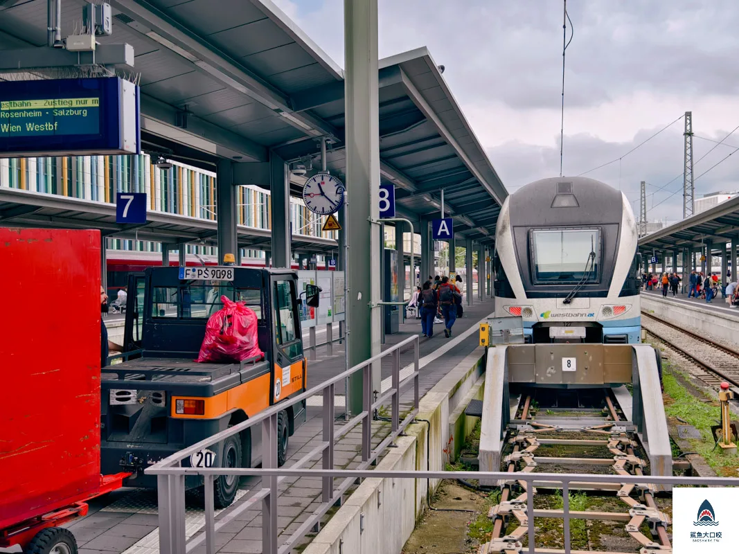 奧地利私鐵Westbahn @鯊魚大口咬